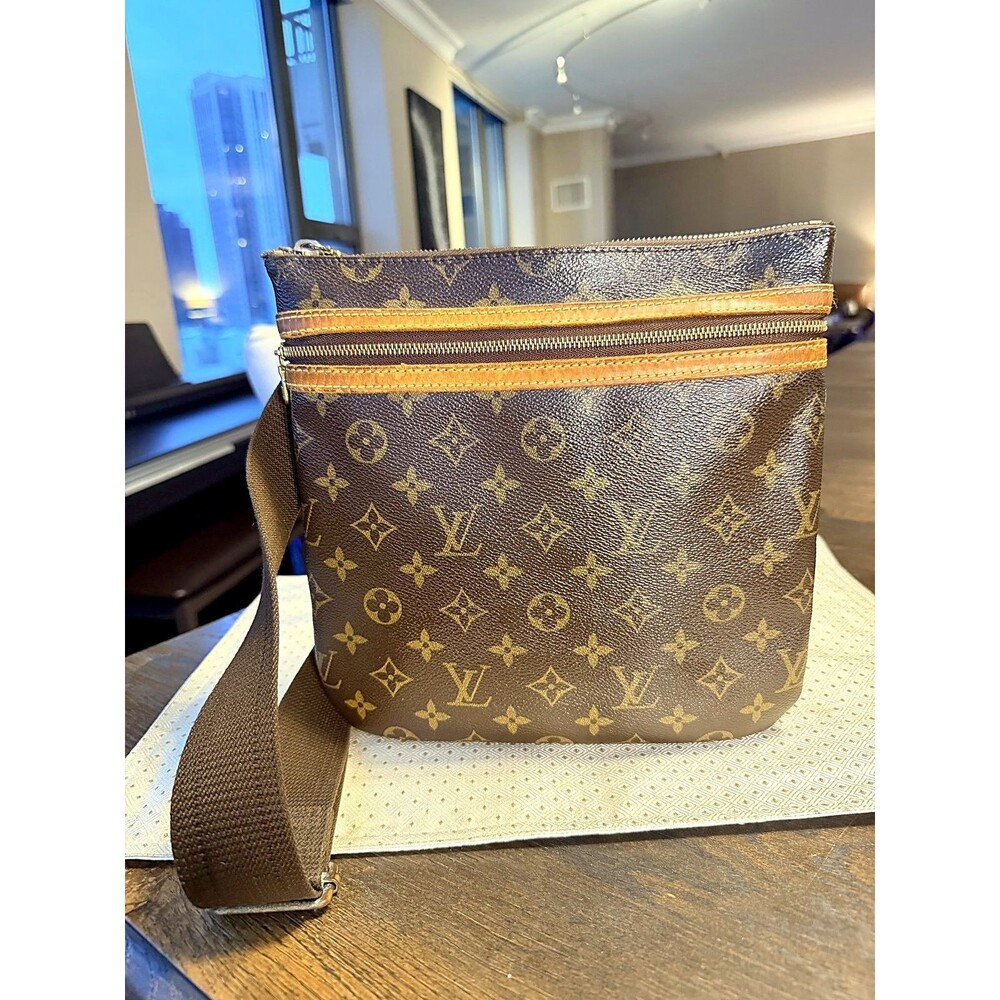 Louis Vuitton Pochette Bosphore Unisex Crossbody Messenger